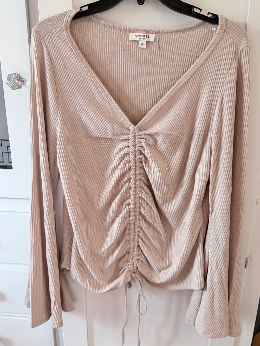 ANDREE BY UNIT Beige Ruched V-Neck Long Sleeve Top